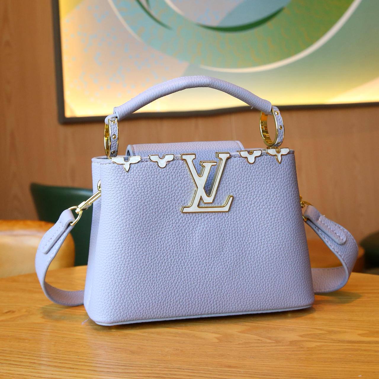 LV
High quality 
With box 
120 dhs🇦🇪🇦🇪

Zain136
♥️♥️♥️