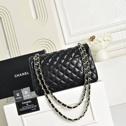 Chanel 
110 dhs🇦🇪🇦🇪
with box
Size 25×7×15cm

Zain42
♥️♥️♥️