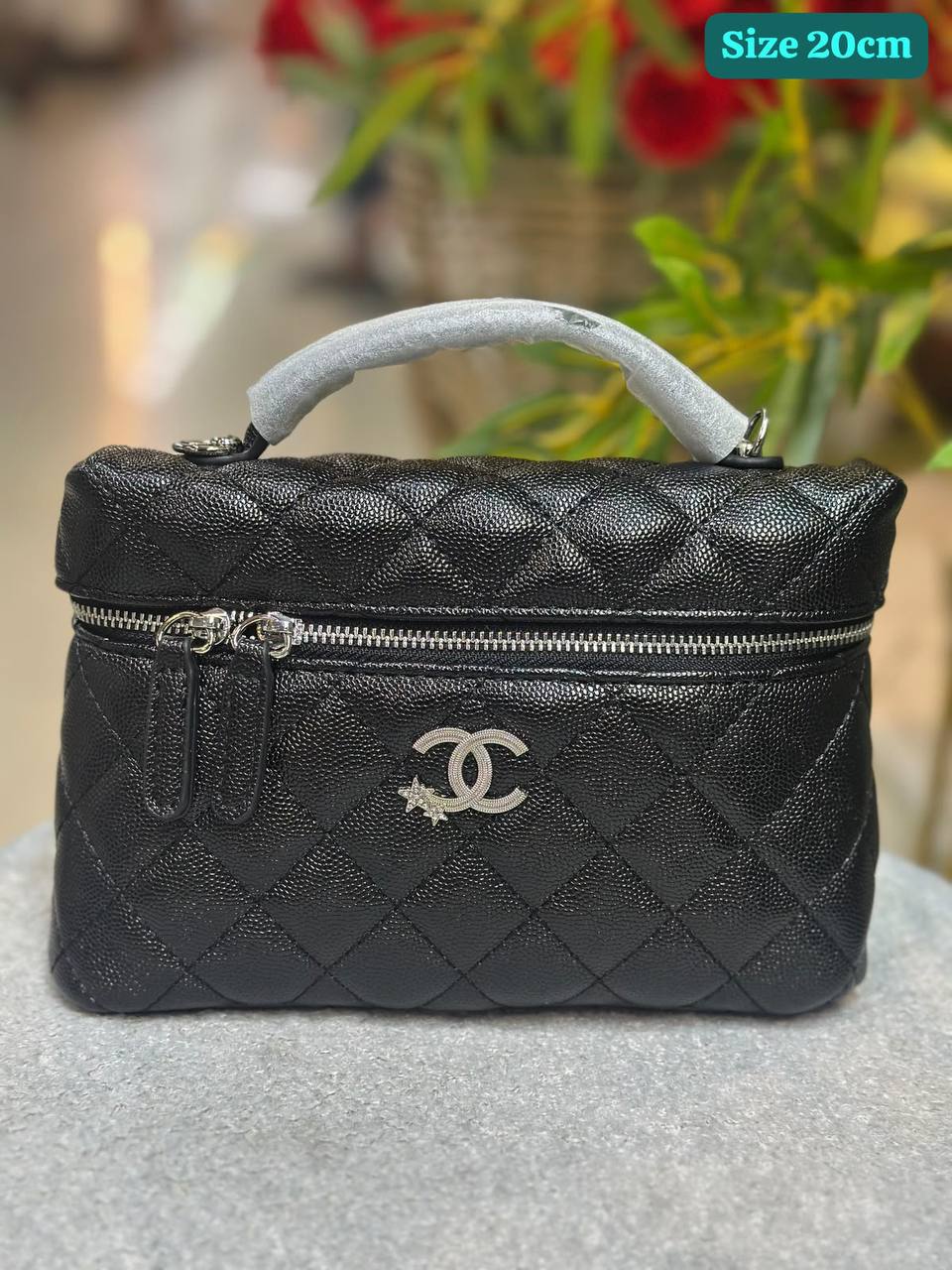 Chanel

Best quality

With box

85 DHS🇦🇪🇦🇪🇦🇪

size 20cm

Zain158
♥️♥️♥️