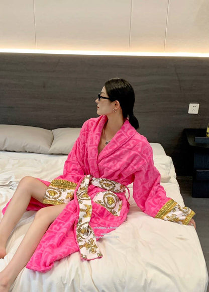 ه*New collections*                                                
VERSACE BATHROBE
*Super Master quality*
*Sizes:FREE SIZE*

750 dhs🇦🇪🇦🇪

Zain308
♥️♥️♥️
