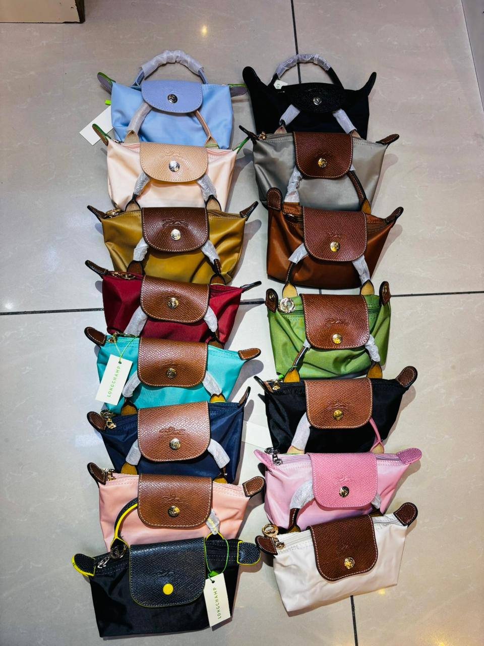 longcharmp mini bag, 
good quality. Size 17 * 13 cm
50 dhs❣️

Zain12
♥️♥️♥️