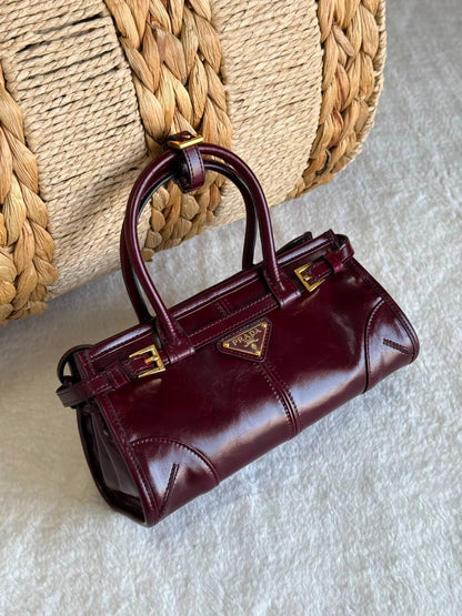 PRADA
SUPER MASTER QUALITY 
SIZE:23cm 1100 dhs✅
SIZE:30cm 1250 dhs✅

Zain307
♥️♥️♥️