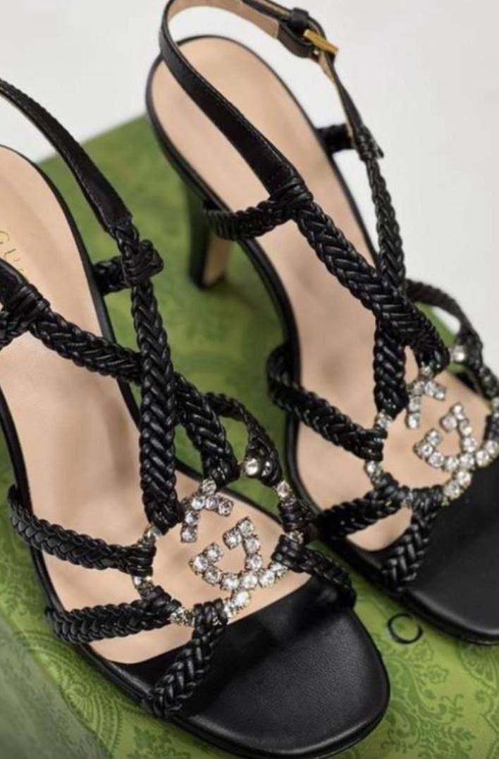 Gucci Heel
Size 36-42 
140 dhs💓

Zain132
♥️♥️♥️