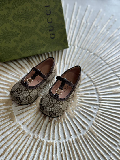 New collection{}
Brand:Gucci
 Super master quality 😍
Size:21To28
250 dhs🪙🌨️

Zain261
♥️♥️♥️