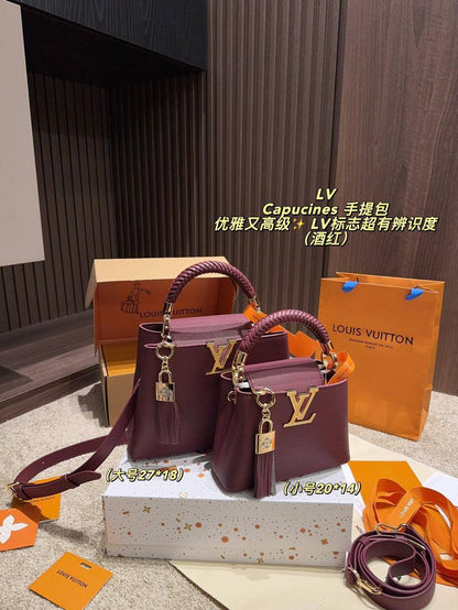 LV

high quality 

with box 🎁🎁🎁

Size 21cm.    260 dhs✅
Size 27cm.    270 dhs✅

Zain175
♥️♥️♥️