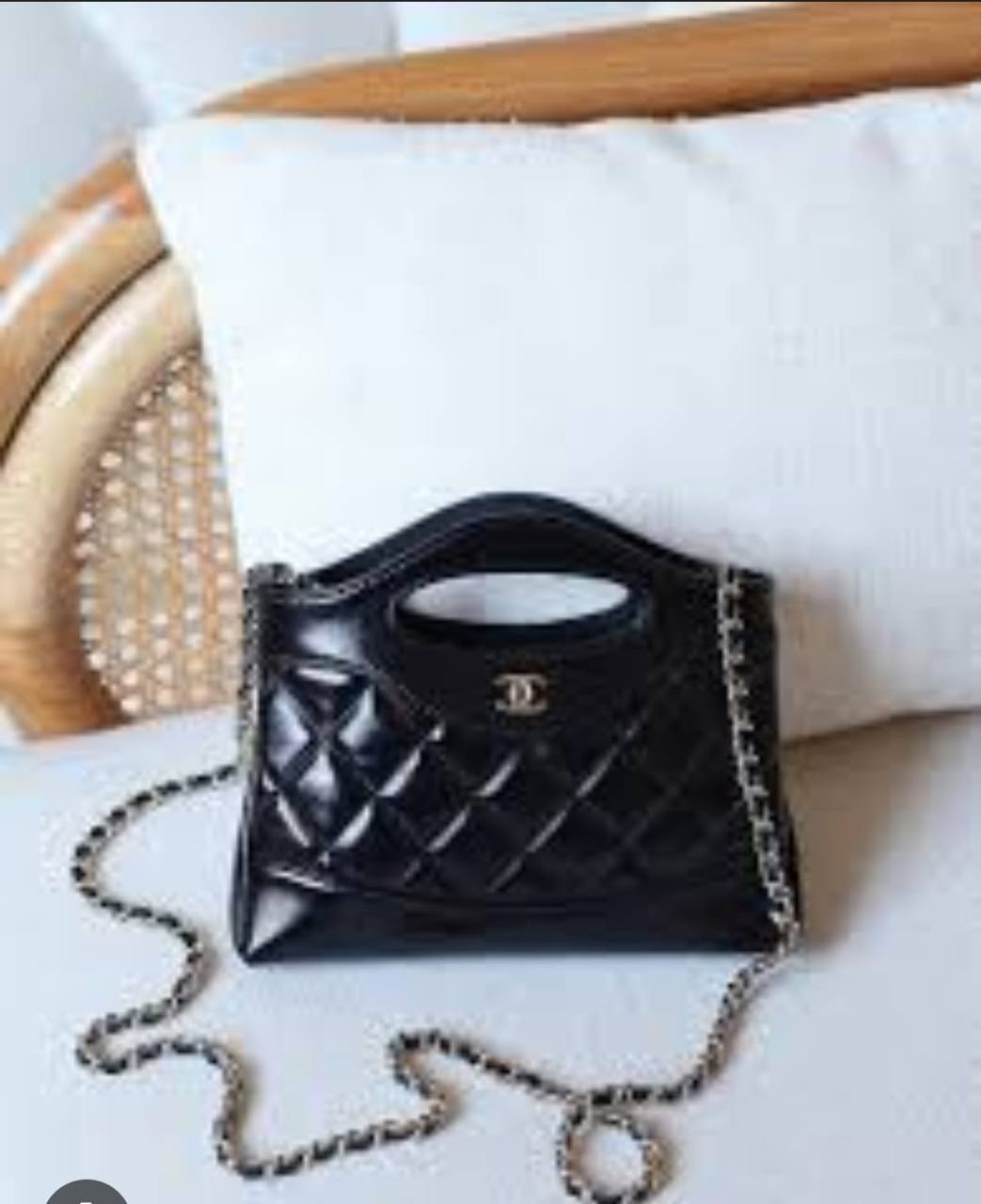 Chanel
⚡21cm
95 dhs✅
⚡with box🎁🎁🎁

Zain118
♥️♥️♥️