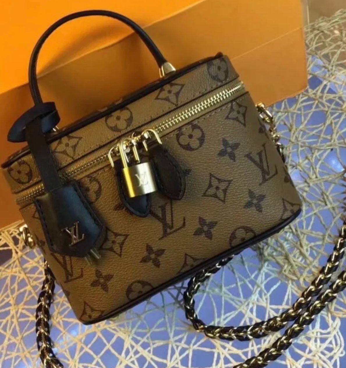 LV
90 dhs🪙 

with box
🎁🎁🎁

Zain38
♥️♥️♥️