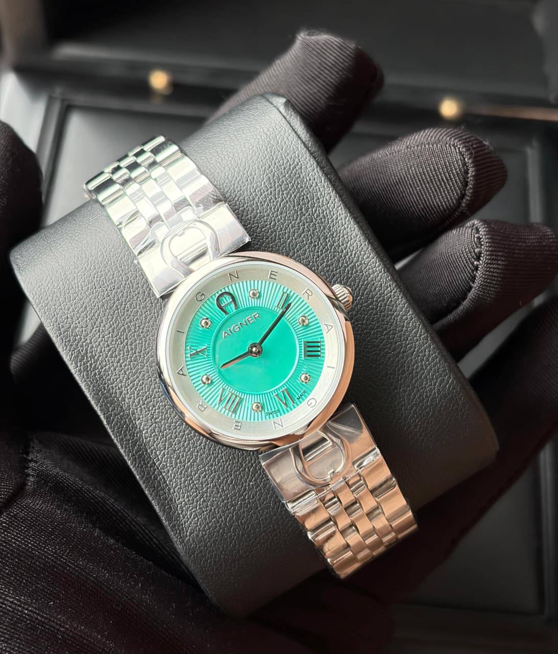 Aigner watch for ladies 
good quality
 240 dhs🌺

Zain59
♥️♥️♥️