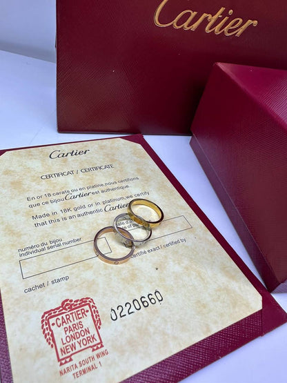 Cartier 🔥*
Bangle set🦋
3 bangle 🤯
3 Ring 💍 🤯
Bangle size 16,18,19,20
Ring size 6,7,8,9
Stainless steel 💯
Non tarnish 💯
With normal boxes 🗃️ 
And paper bag 🛍️
55 dhs🪙🌨️
With master box 📦 
95 dhs🪙🌨️

Zain216
♥️♥️♥️