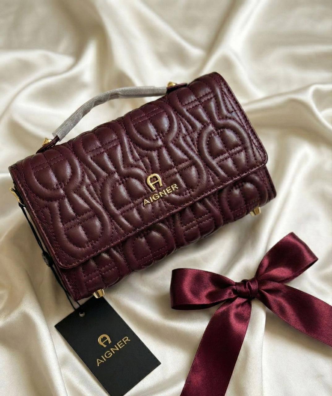 AIGNER

110 dhs🪙🌨️

Size.   22cm

Zain175
♥️♥️♥️