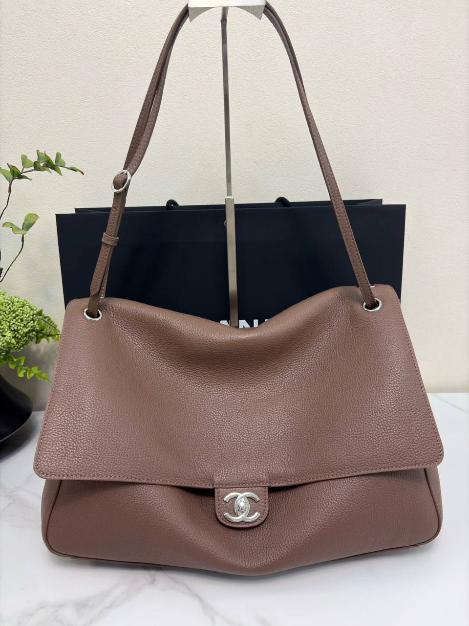 Chanel
Master❣️❣️
38cm🫶🏼🫶🏼 
410 dhs🇦🇪🇦🇪

Zain297
♥️♥️♥️