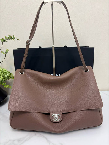 Chanel
Master❣️❣️
38cm🫶🏼🫶🏼 
410 dhs🇦🇪🇦🇪

Zain297
♥️♥️♥️