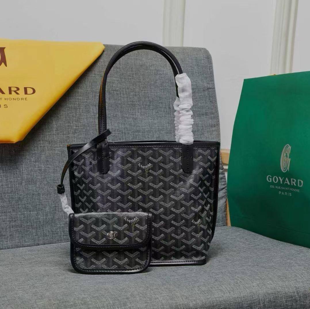 Goyard
30 cm
70 dhs🪙🌨️

Zain17
♥️♥️♥️