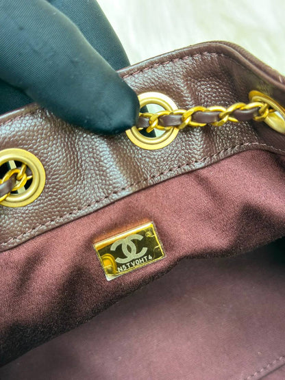 New Arrival 😍
Chanel 25 bag is crafted from dark brown quilted caviar calfskin leather and accented with aged gold-tone hardware❤️❤️
For Price 👇 WhatsApp✅
0568585901 
0507557372
0552275751 Owner Zain 👌

Zain71
♥️♥️♥️