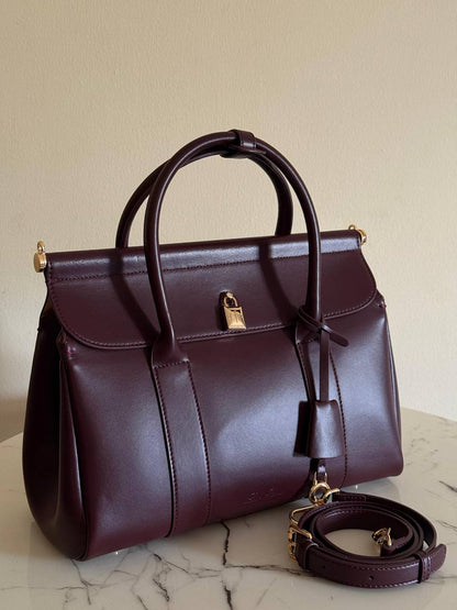 Available Again✨✨✨
LORO PIANA
32cm
400 dhs🪙💕
Top quality

Zain167
♥️♥️♥️
