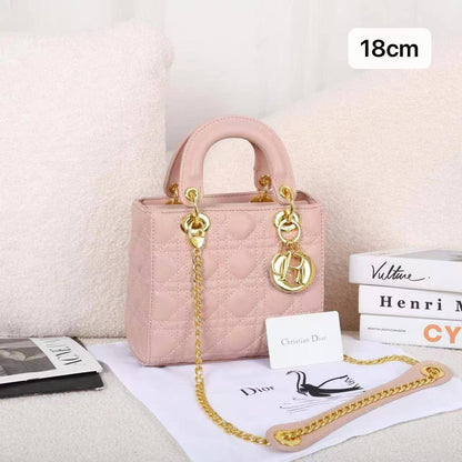 ❤️  Lady Dior
1⃣️ First quality +🎁
Size : 18 * 14 cm
90 dhs🪙🌨️
with box🎁

Zain115
♥️♥️♥️