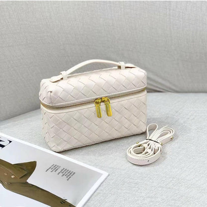 BOTTEGA 

NEW CAME 

GOOD QUALITY 

WITH BOX 

100 dhs🇦🇪🇦🇪
Zain17
♥️♥️♥️