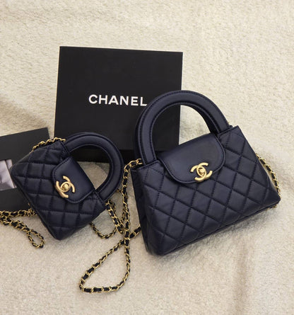 Chanel

 20Cm 
230 dhs🌺

 12Cm
170 dhs🌺

     WITH BOX
🎁🎁🎁

Zain131
♥️♥️♥️