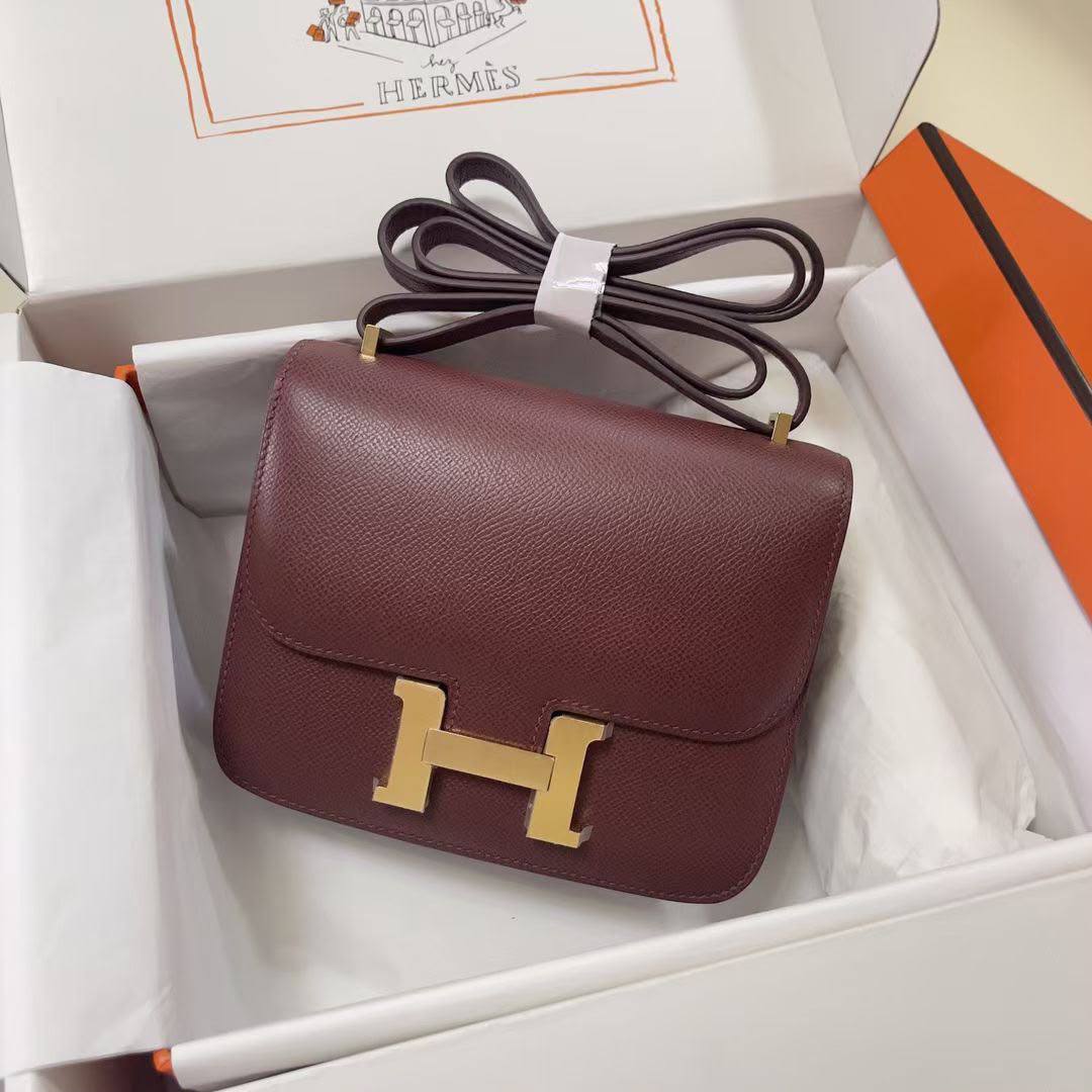Hermes 
105 dhs🇦🇪🇦🇪
with box
size 19×5×15cm

Zain42
♥️♥️♥️