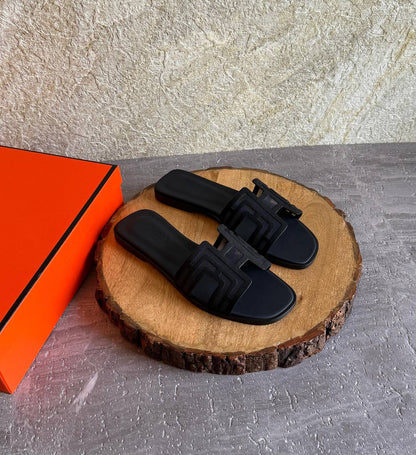 HERMES 
SuperMaster Quality 💯
450 dhs🇦🇪🇦🇪
Size: 36-41 💥

Zain171
♥️♥️♥️