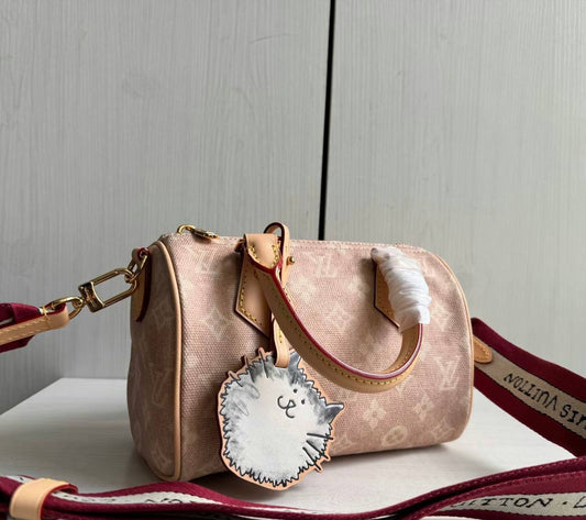 NEW✨LV✨
SUPER MASTER QUALITY🫶
WITH FULL PACKAGING🎁
SIZE::✨20CM✨
1150 dhs🪙💚

Zain254
♥️♥️♥️