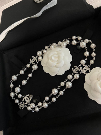 MASTER CHANEL
NECKLACE ✨💫
WITH BOX AND PAPER BAG🛍️🎁
120 DHS✅

Zain89
♥️♥️♥️