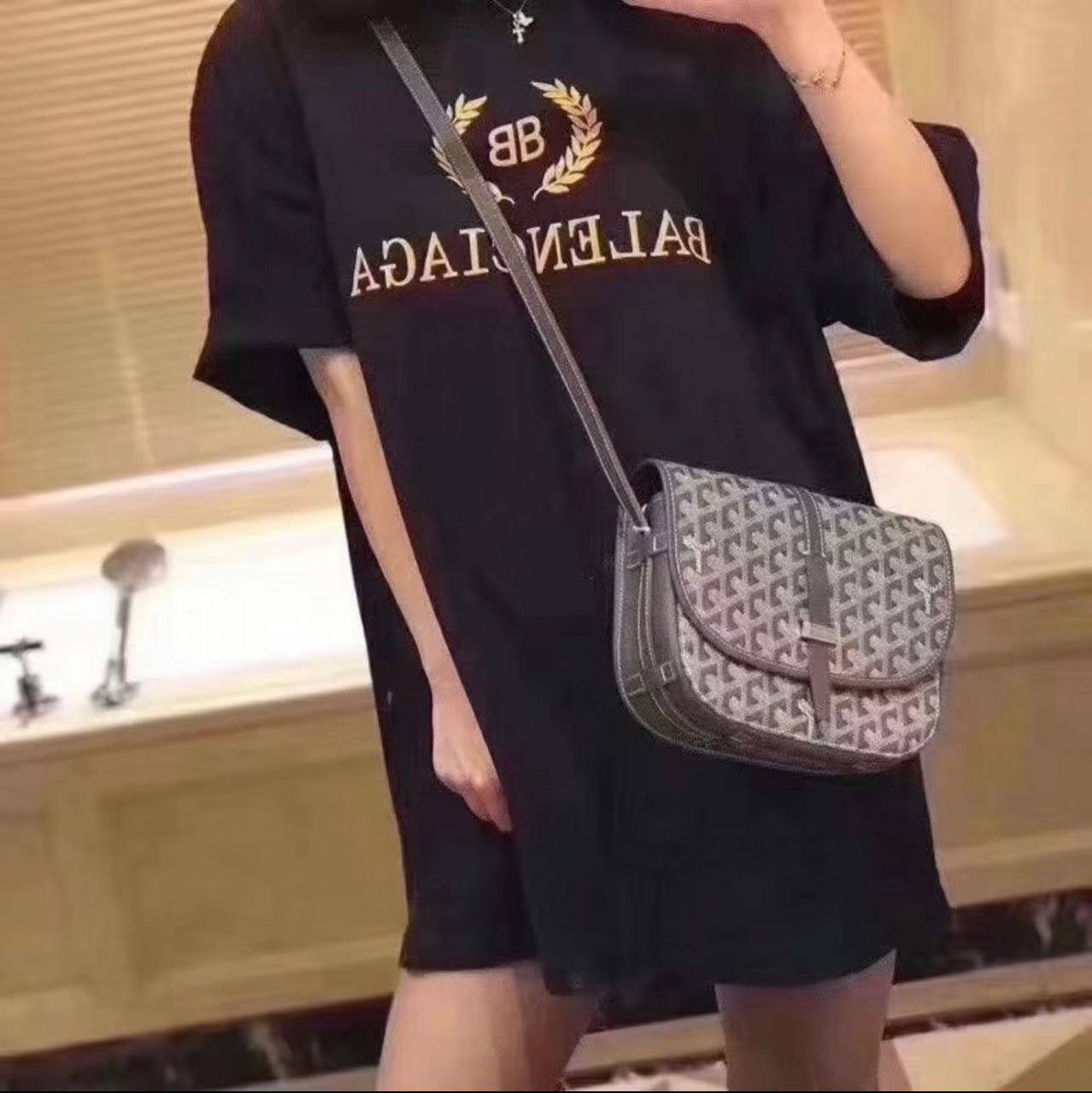 GOYARD 

SLING BAG NEW CAME 
UNISEX HIGH QUALITY 

WITH BOX 
🎁🎁🎁

110 dhs💓

Zain39
♥️♥️♥️