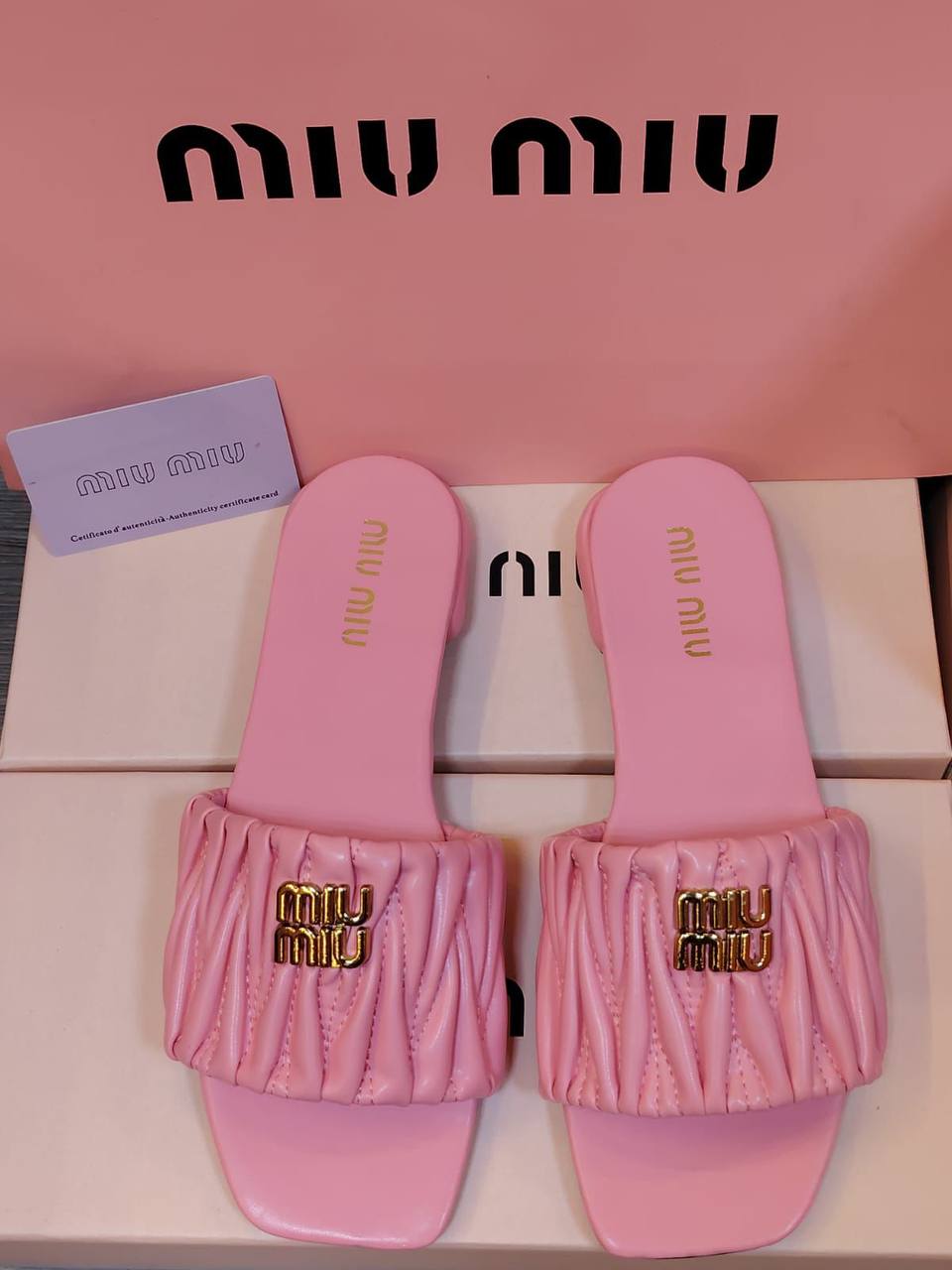 Miu Miu Slipper
High Quality 
Size 36 To 41
90 dhs✅

Zain120
♥️♥️♥️