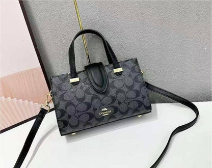 Coach - MK
95 dhs❣️
SIZE：22×9×14cm
good-quality 

with box
🎁🎁🎁

Zain35
Zain115
♥️♥️♥️