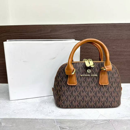 MK
  (with box) 🎁
70 dhs💓

Zain232
♥️♥️♥️