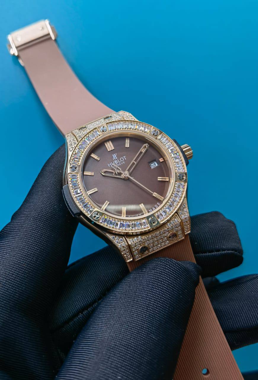 Hublot Ladies
230 dhs🪙🌨️

Zain25
♥️♥️♥️
