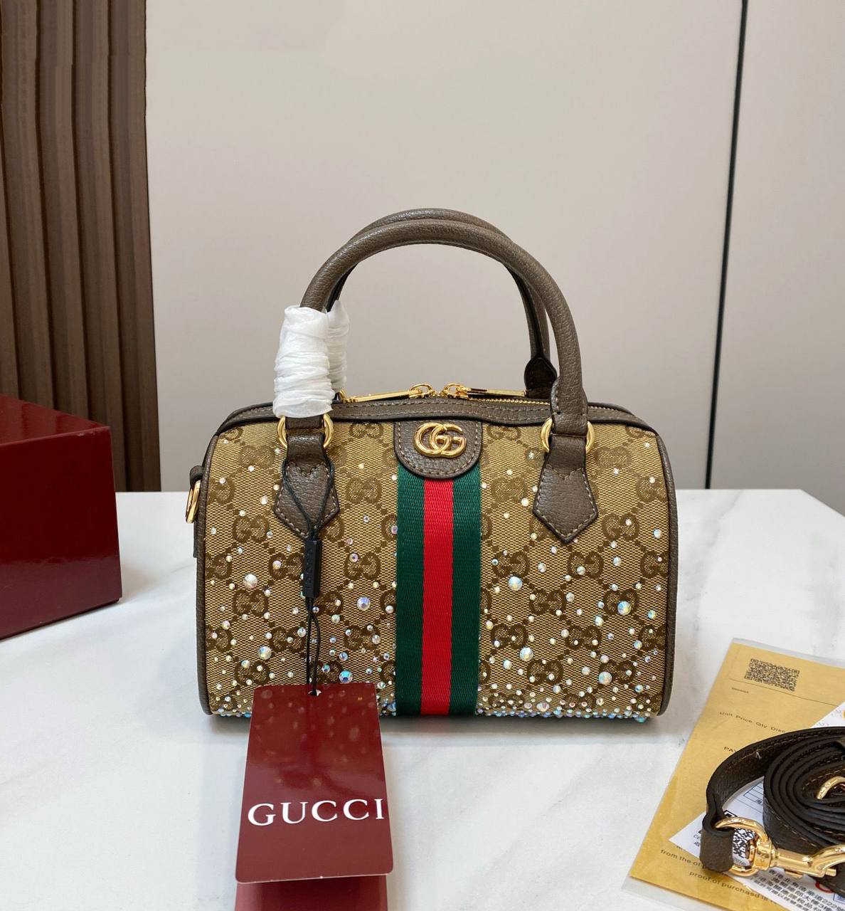 GUCCI

 COPY ONE

 WITH BOX 

155 dhs✅

Size:25cm

Zain39
♥️♥️♥️