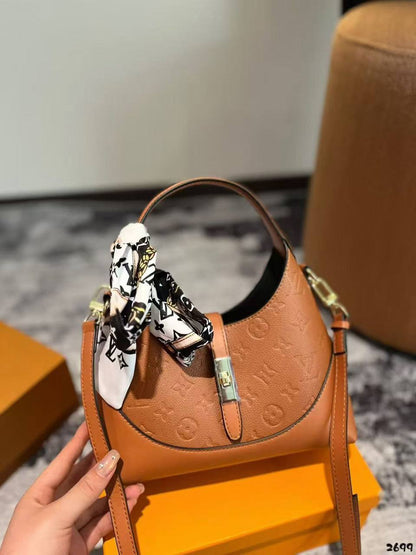 LV  
125 dhs🇦🇪
Size 25cm

Zain161
♥️♥️♥️