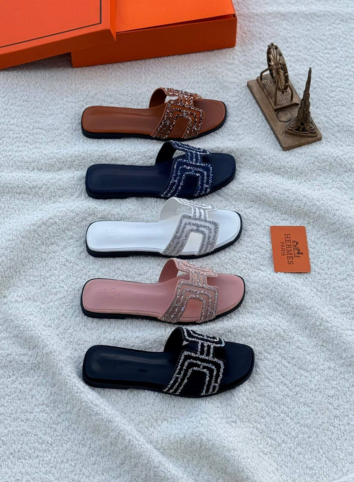 New. Herems

  Size  .  36.  to 41

100 dhs🌺

Zain80
♥️♥️♥️