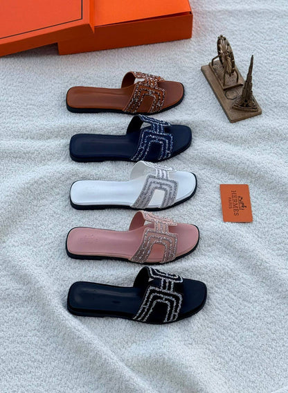 New. Herems

  Size  .  36.  to 41

100 dhs🌺

Zain80
♥️♥️♥️
