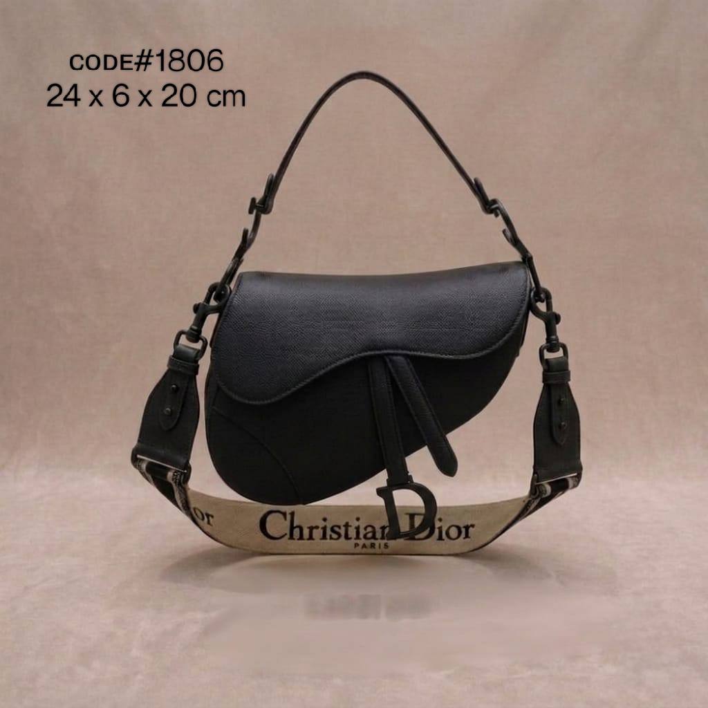 CHRISTIAN DIOR
sᴀᴅᴅʟᴇ ᴄʀᴏssʙᴏᴅʏ ʙᴀɢ
ʟᴇᴀᴛʜᴇʀ & ᴏʙʟɪǫᴜᴇ ᴍᴀᴛᴇʀɪᴀʟ
sɪᴢᴇ : 24 cm
ᴡɪᴛʜ BOX
🎁🎁🎁

120 dhs✅

Zain31
♥️♥️♥️