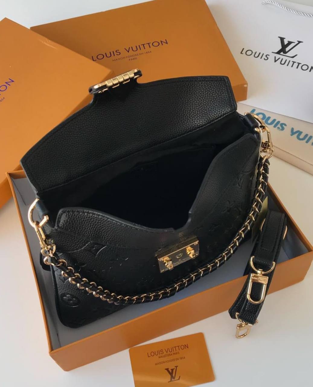 LV
ᴛᴡɪɴɴʏ MM ᴍᴏɴᴏɢʀᴀᴍ
ɢᴏʟᴅ ʜᴀʀᴅᴡᴀʀᴇ
sʜᴏᴜʟᴅᴇʀ sʟɪɴɢ ʙᴀɢ
sɪᴢᴇ : 27 cm

ᴡɪᴛʜ BOX
🎁🎁🎁

115 dhs✅

Zain31
♥️♥️♥️