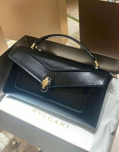 Bvlgari 
goodquality, 

comes with box, 
🎁🎁🎁

size...20* 11 cm 
115 dhs🪙🌨️

Zain12
♥️♥️♥️