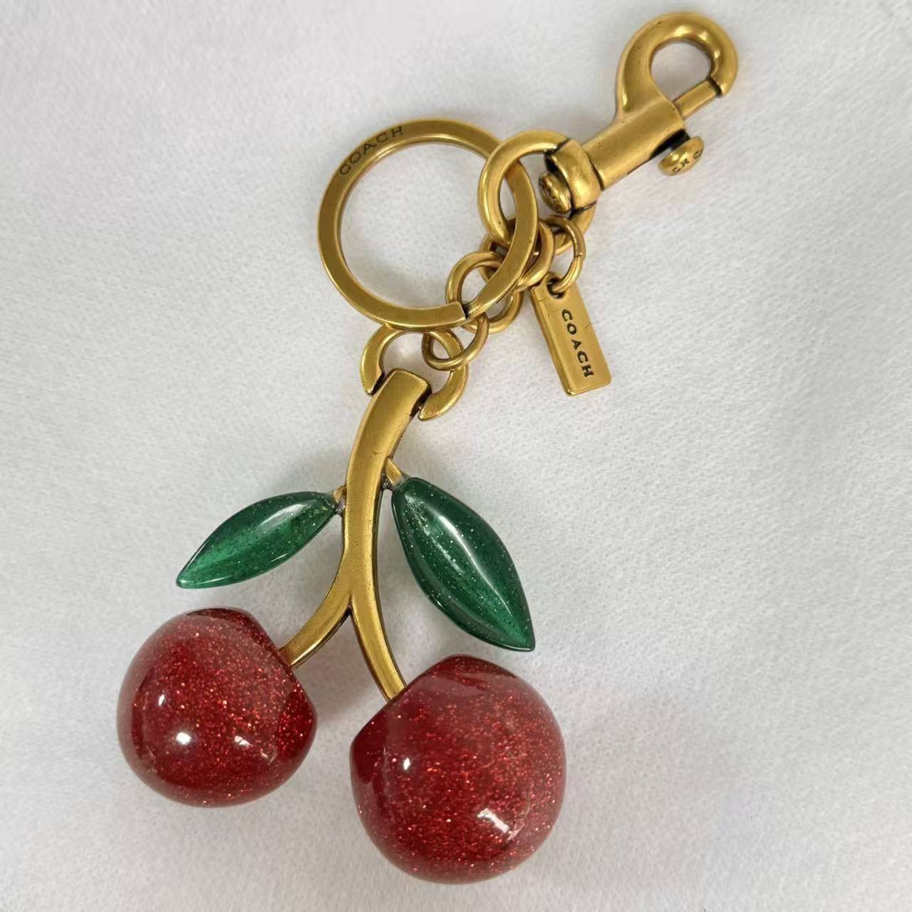 Hot moving coach keychains new stock coming 
30 dhs💓

Zain243
♥️♥️♥️