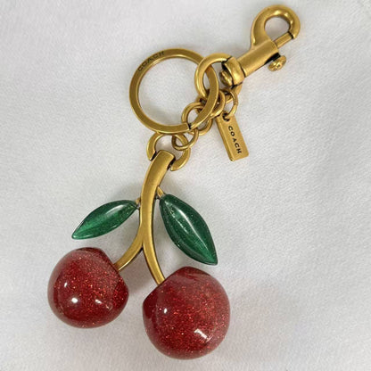Hot moving coach keychains new stock coming 
30 dhs💓

Zain243
♥️♥️♥️