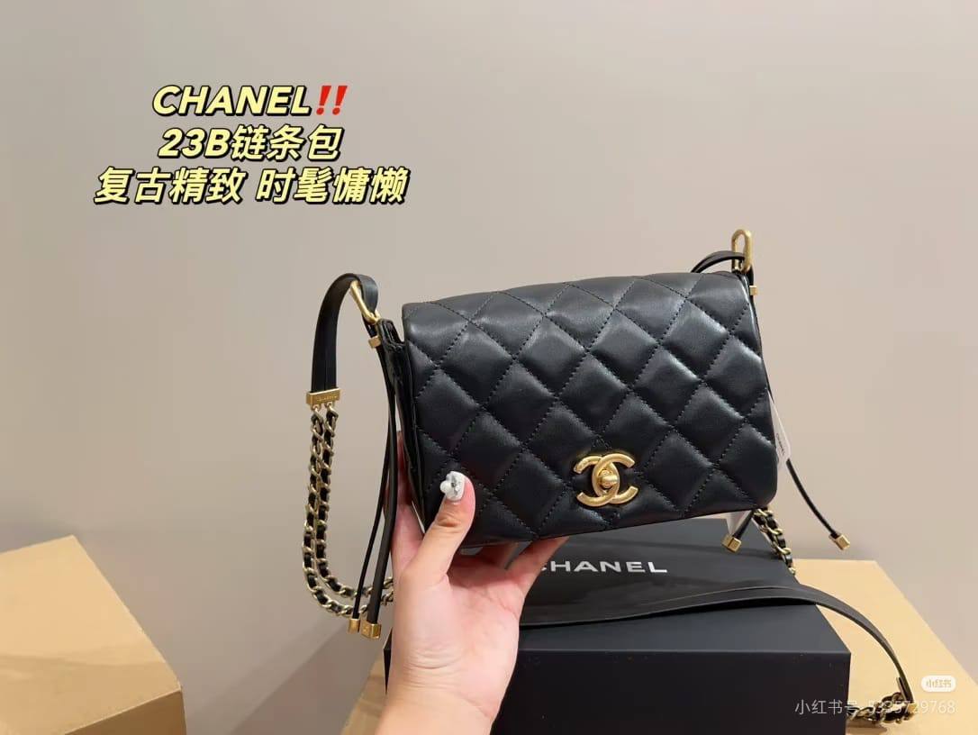 Chanel

230 dhs🇦🇪🇦🇪

Zain10
♥️♥️♥️