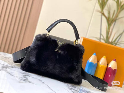 LV
Master
New. 

27cm. 380 dhs🪙🌨️
21cm. Is. 360 dhs🪙🌨️

With. Box.  
🎁🎁🎁

Zain131
♥️♥️♥️