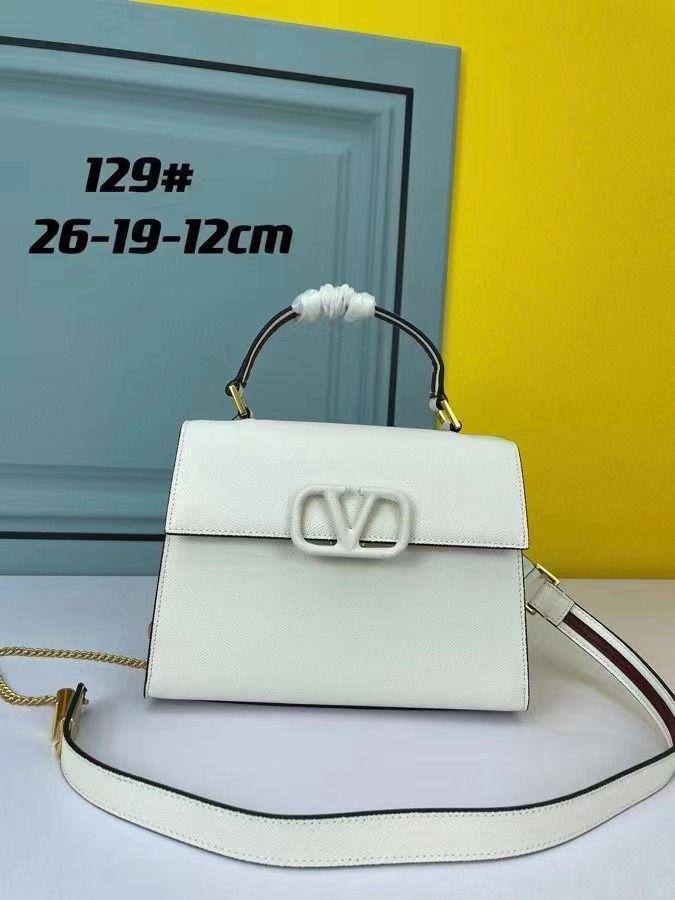 🎊Big Offer 🎉
💎Valentino V Sling
1⃣️First quality 
Size : 26 *19 cm
Offer price 
75 dhs🪙🌺
with box 🎁

Limit Stock

Zain115
♥️♥️♥️