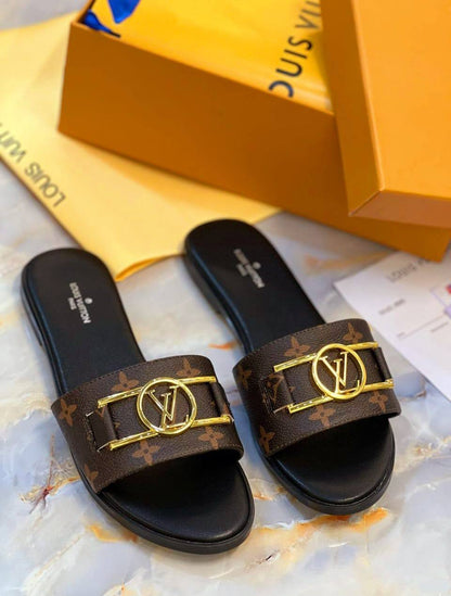 LV

180 dhs🌺
*SIZE  36   TO   42*

Zain224
♥️♥️♥️