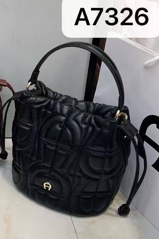 Aigner 

with box
🎁🎁🎁

110 dhs🪙🌨️

Zain143
♥️♥️♥️