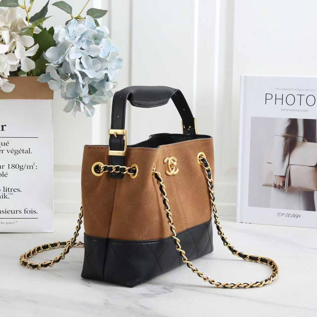 Chanel
100 dhs❣️
SIZE:23/8/18

with box
🎁🎁🎁

Zain07
♥️♥️♥️