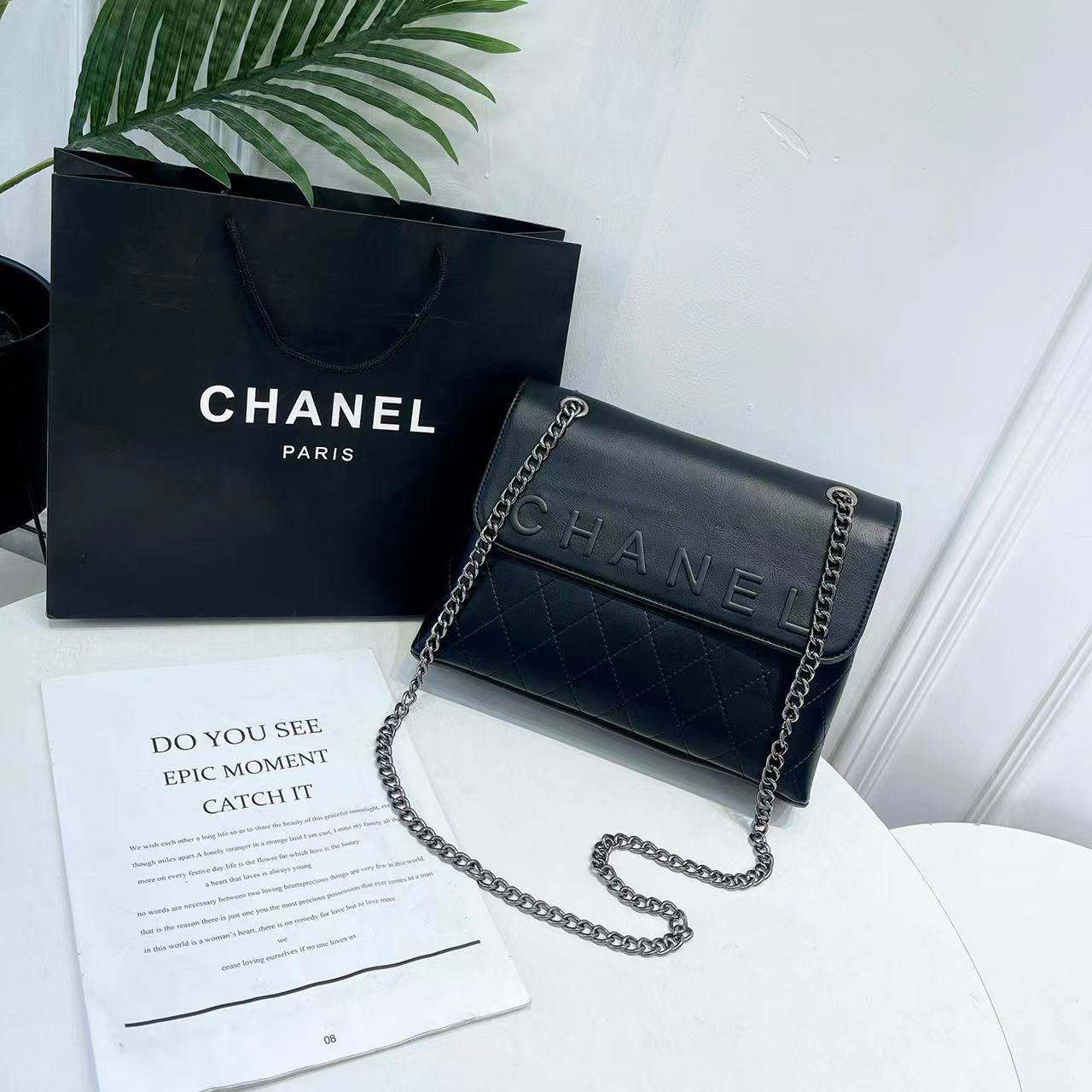 Chanel
Good Quality 

With Box 
🎁🎁🎁

105 dhs💓 

Zain250
♥️♥️♥️
