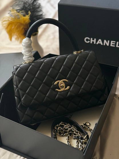 CHANEL

25cm
370 dhs❤️

Top quality 
With box🎁

Zain167
♥️♥️♥️