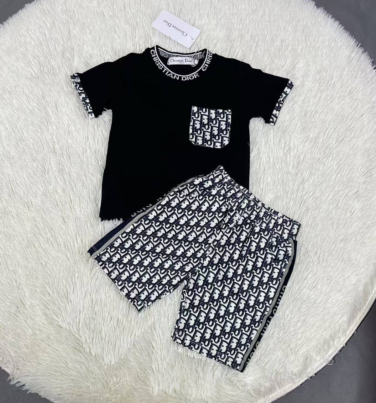 Fendi
Loewe
Dior
Gucci
D&G 


3-6m，6-12m，12-18m，2-3y，3-4y，4-5y，5-6y，7-8y，9-10y，11-12y。

110 aed

Zain151
♥️♥️♥️