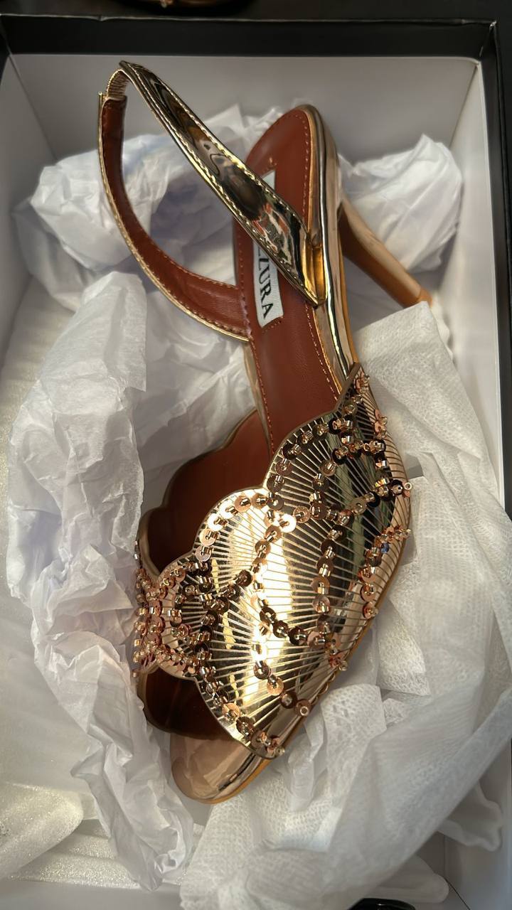 Aquazzura

size 36 to 41
140 dhs✅

Zain146
♥️♥️♥️